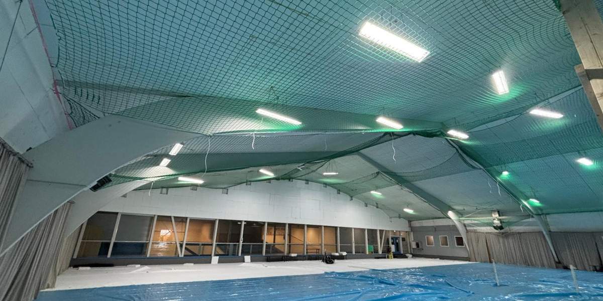 Personenauffangnetz in einer Tennishalle in Rodgau
